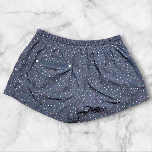 Lululemon Spring Break Away Shorts Size 10 - Picture 2 of 4